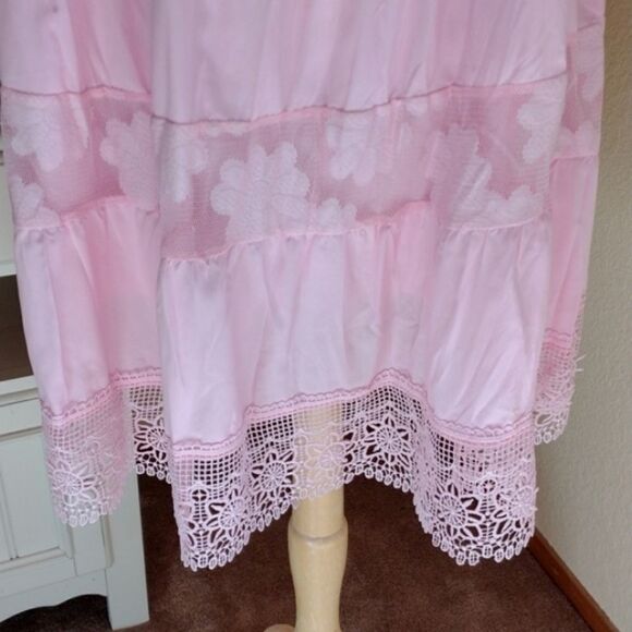 Pretty in Pink Lace Dress - Picture 9 of 14
